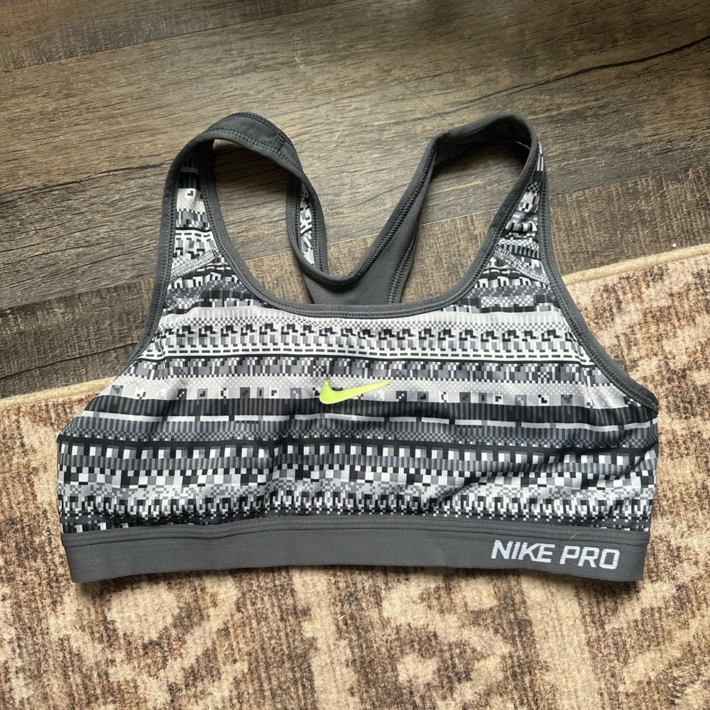 Nike Pro Women's Patterned Sports Bra - Gray and Black